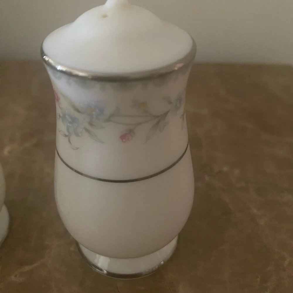 Gorham Vintage Snow Rose Salt & Pepper Shakers 3” Platinum Trim - Flowers - Picture 6 of 10